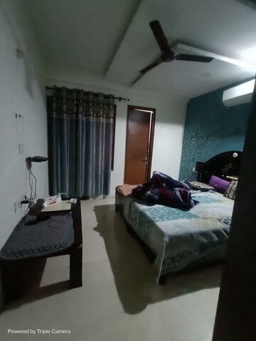 Room in 3 BHK Apartment at Peer Mucchalla – for Rent