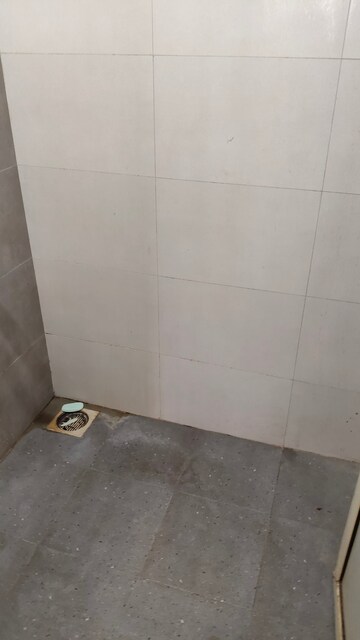 Master Bedroom in 1 RK Apartment at Riddhi Garden, Malad East – for Rent