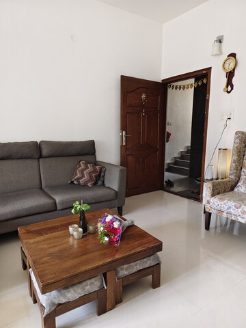Living Room in 2 BHK Apartment at Indiranagar – for Rent