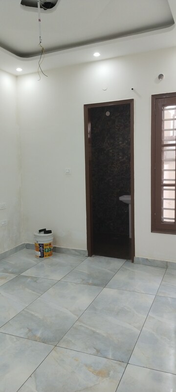 Room in 2 BHK Apartment at Sector 115 – for Sale