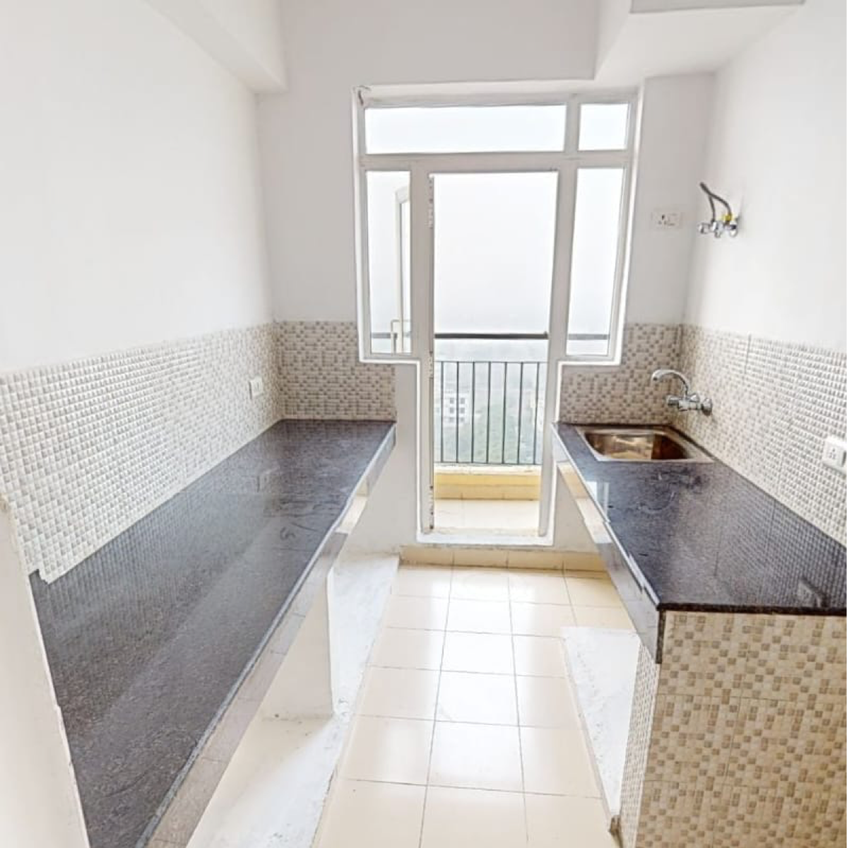 2 BHK Apartment For Sale in Gaur City 2 - 14th Avenue