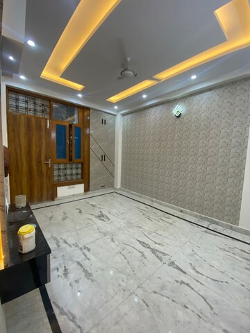 Bedroom in 2 BHK Apartment at Nahars Everest, Versova – for Rent