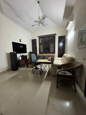 Living Room in 6 BHK Villa at Orchid Petals, Sector 49 – for Rent