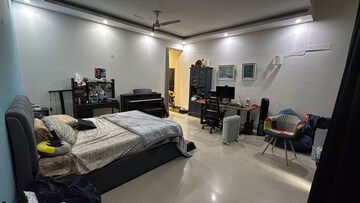 Living Room in 6 BHK Villa at Orchid Petals, Sector 49 – for Rent