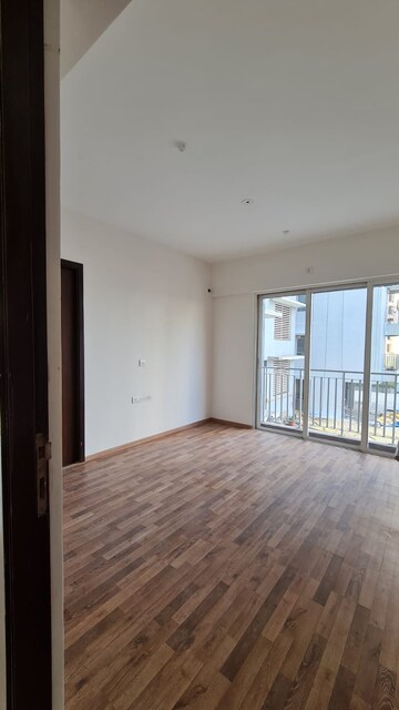 Room in 2 BHK Apartment at Tata Serein, Pokhran Road No 2 – for Rent