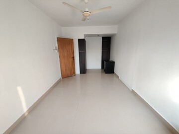 Room in 3 BHK Apartment at Bandra West – for Rent