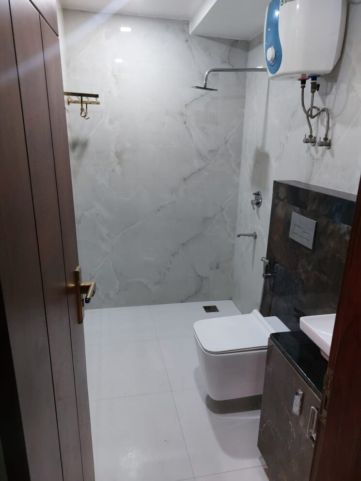 Master Bedroom, puri-aman-vilas 5 Bedroom 500 Sq.Yd. Apartment In Sector 89 Faridabad 8060088