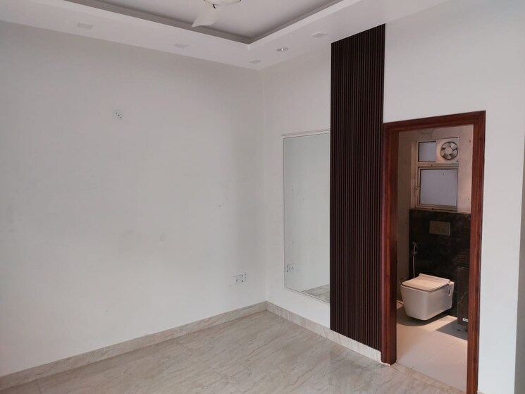 Room, puri-aman-vilas 5 Bedroom 500 Sq.Yd. Apartment In Sector 89 Faridabad 8060088