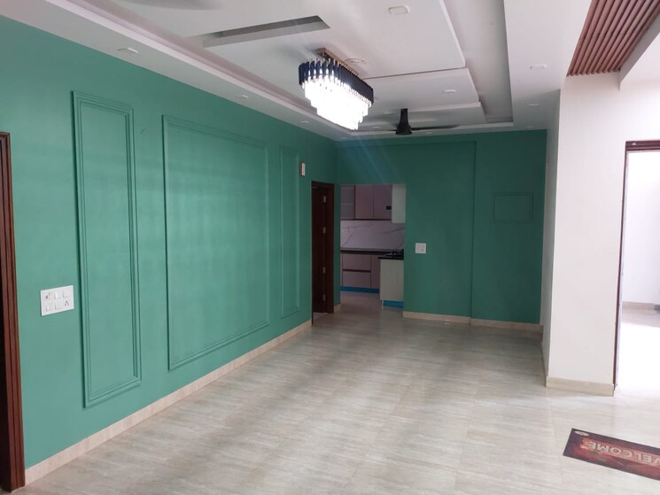 Room, puri-aman-vilas 5 Bedroom 500 Sq.Yd. Apartment In Sector 89 Faridabad 8060088