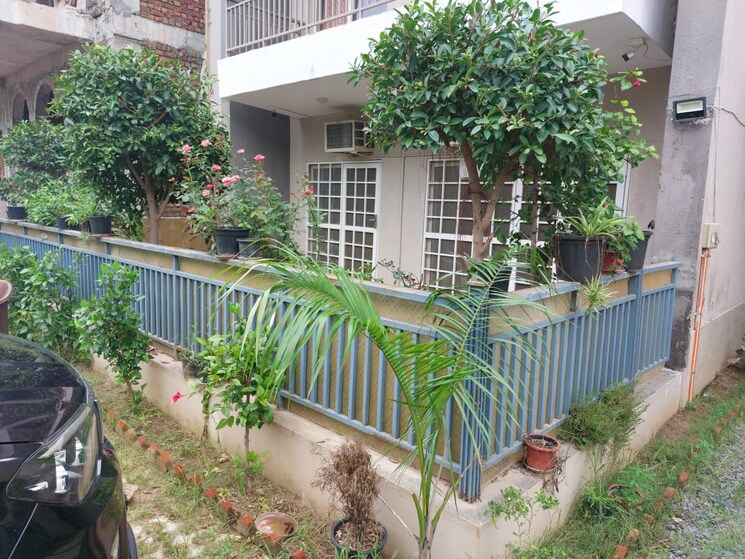 Balcony, puri-aman-vilas 5 Bedroom 500 Sq.Yd. Apartment In Sector 89 Faridabad 8060088