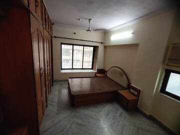 Master Bedroom in 2 BHK Apartment at Khar West – for Rent