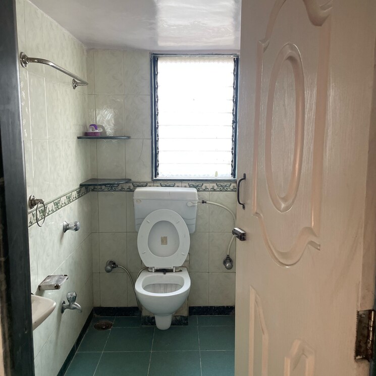 Bathroom, kamana-chs 2 Bedroom 700 Sq.Ft. Apartment In Siddhi Vinayak Mandir Area Mumbai 8060091