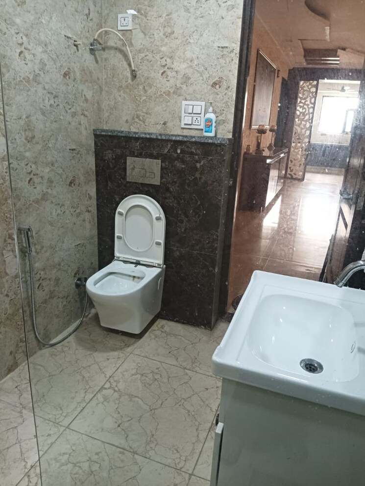 Bathroom, bptp-park-central 4 Bedroom 326 Sq.Yd. Builder Floor In Sector 85 Faridabad 8060097