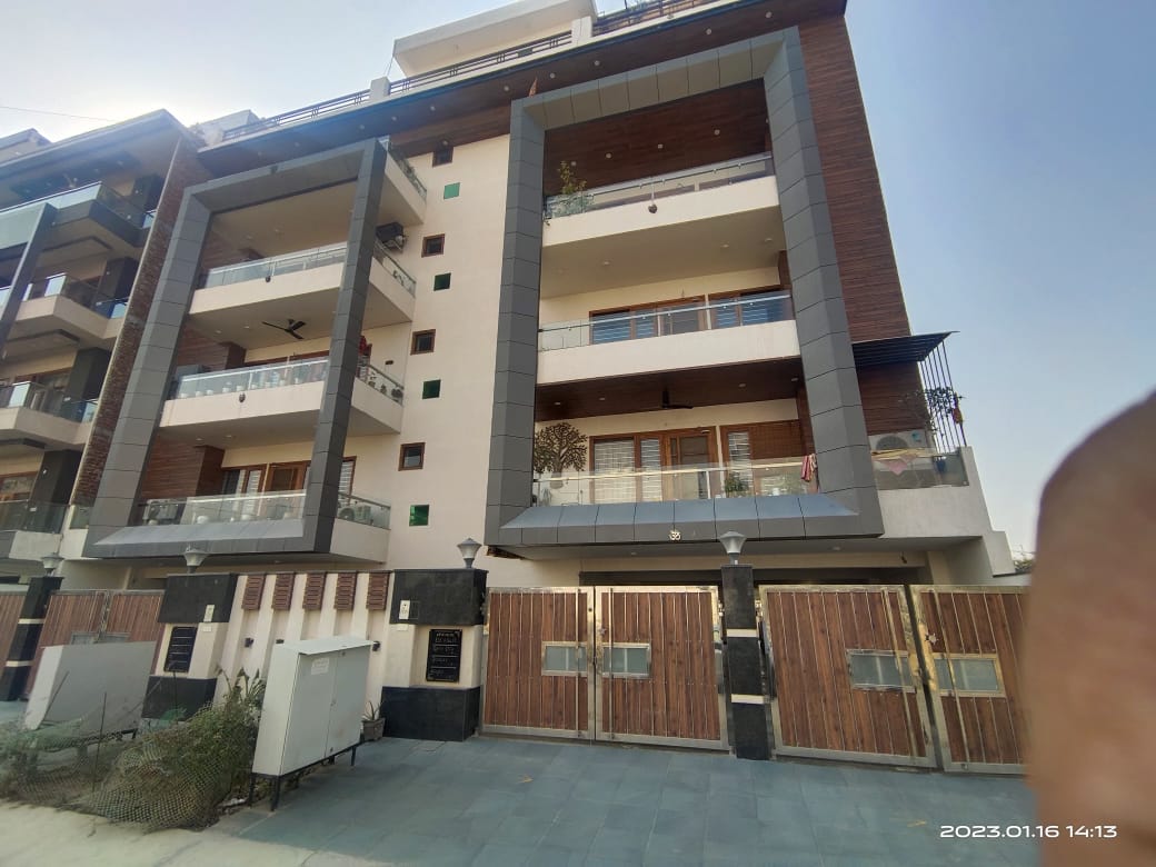 4 BHK + Pooja Room,Servant Room,Study Room,Extra Room Builder Floor For Sale in BPTP Park Central