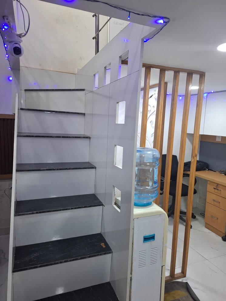 Team Area, netaji subhash place Commercial Office Space 500 Sq.Ft. In Netaji Subhash Place Delhi 8060164