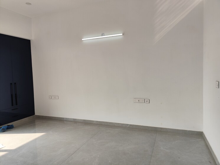 Room, apex-quebec 3.5 Bedroom 2070 Sq.Ft. Apartment In Siddharth Vihar Ghaziabad 8060223