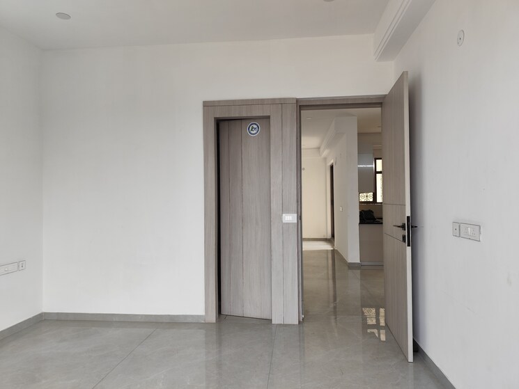 Room, apex-quebec 3.5 Bedroom 2070 Sq.Ft. Apartment In Siddharth Vihar Ghaziabad 8060223