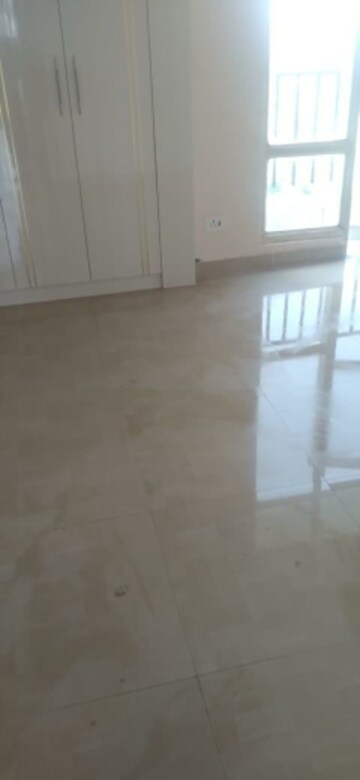 Room in 4 BHK Apartment at Rohtas Presidential Tower, Vibhuti Khand – for Rent