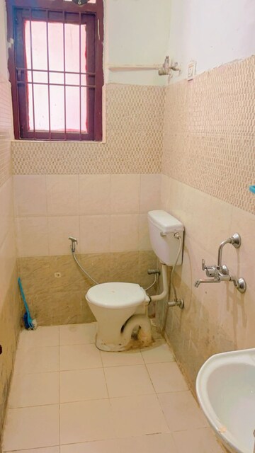 Bathroom in 1 BHK Builder Floor at Unitech Arcadia, South City 2 – for Rent