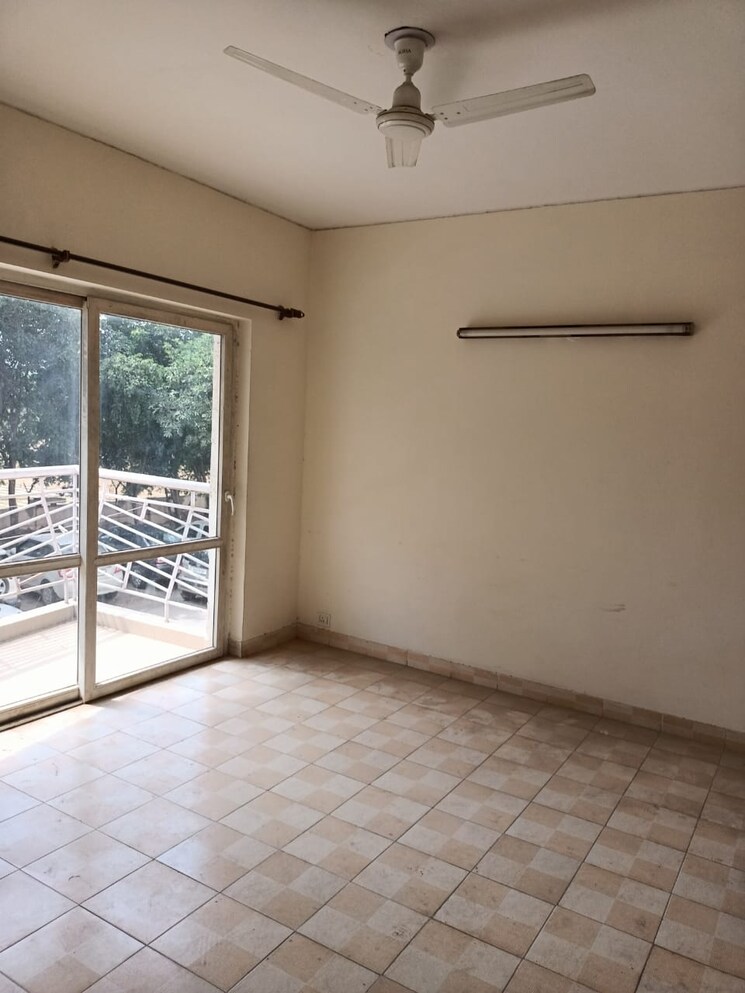 Room, sector 9 3 Bedroom 2150 Sq.Ft. Builder Floor In Sector 9 Faridabad 8060263