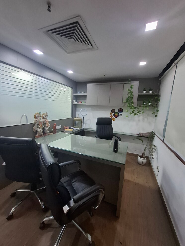 Team Area, netaji subhash place Commercial Office Space 570 Sq.Ft. In Netaji Subhash Place Delhi 8060266