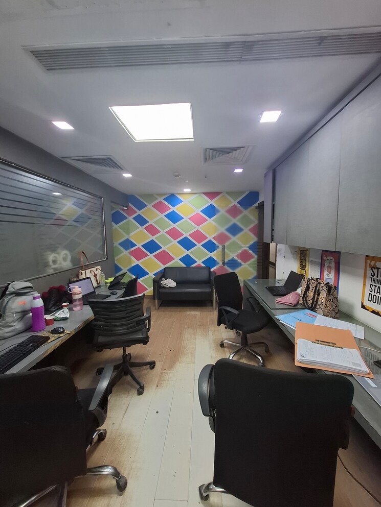 Team Area, netaji subhash place Commercial Office Space 570 Sq.Ft. In Netaji Subhash Place Delhi 8060266