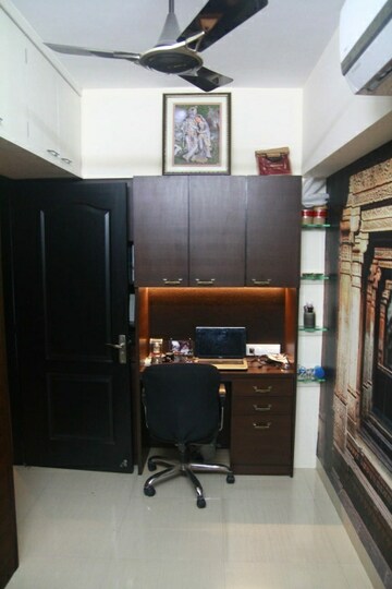 Room in 3 BHK Apartment at Mayfair Sonata Greens, Vikhroli West – for Rent
