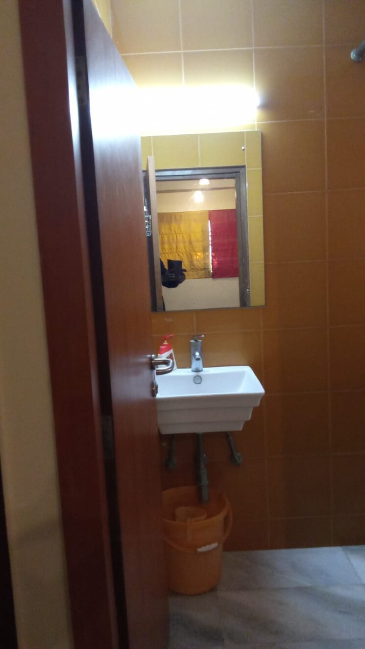 Bathroom, chanchal-kalyan-complex 1 Bedroom 410 Sq.Ft. Apartment In Yari Road Mumbai 8060340
