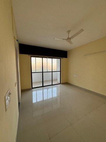 Room in 2 BHK Apartment at Sunshree Society, Kondhwa – for Rent