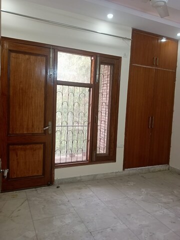 Room in 2 BHK Builder Floor at Lajpat Nagar ii – for Rent