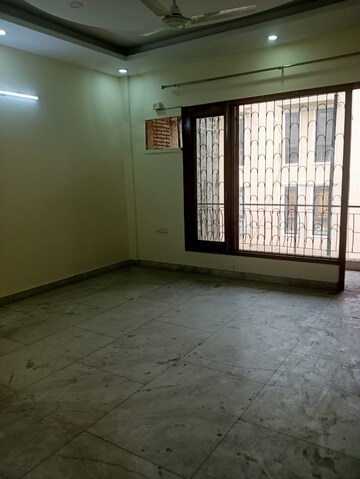 Room in 2 BHK Builder Floor at Lajpat Nagar ii – for Rent