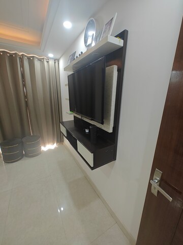 Furnished Amenities in 3 BHK Builder Floor at Sushant Lok ii – for Rent
