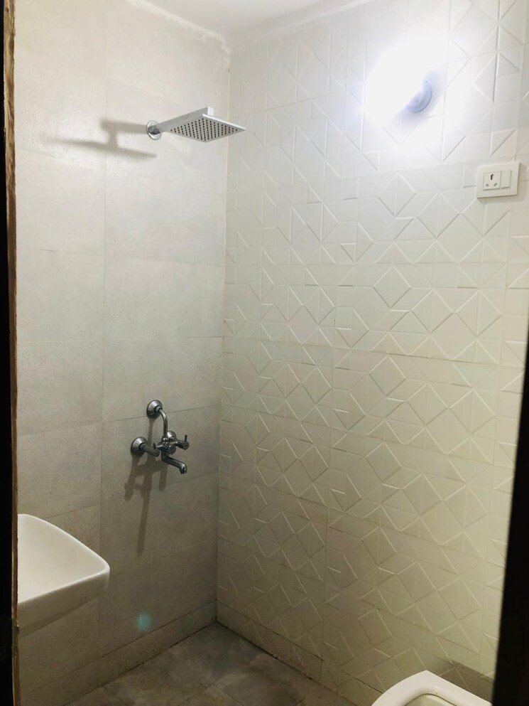 Bathroom, palam-vihar-residents-association 5 Bedroom 66 Sq.Yd. Independent House In Palam Vihar Gurgaon 8060610