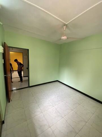 Room in 1 BHK Apartment at Manish Tower, Andheri West – for Rent