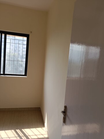 Room in 2 BHK Apartment at Puraniks Kanchanpushp Complex, Kavesar – for Rent