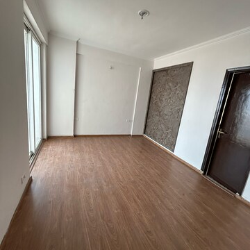 Room in 2.5 BHK Apartment at Amrapali Riverview, Amrapali Leisure Valley – for Rent