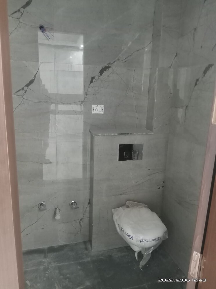 Bathroom, vasant kunj 3 Bedroom 1400 Sq.Ft. Builder Floor In Vasant Kunj Delhi 8060659