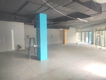 Room in  Showroom at Lavelle Road – for Rent