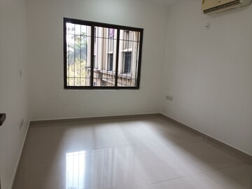 Room in 2 BHK Apartment at JP Decks, Goregaon East – for Sale