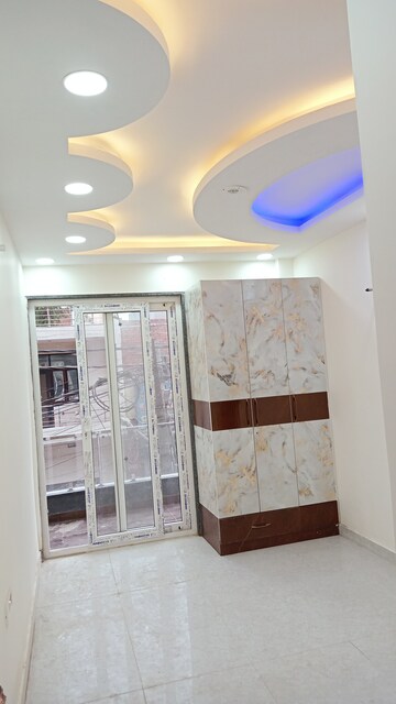 Furnished Amenities in  Co-working Space at Baba Colony – for Sale