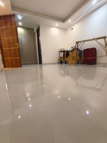 Room in 4 BHK Builder Floor at Sector 21 – for Rent