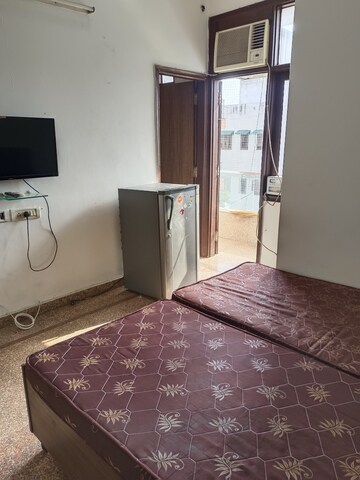 Bedroom in 1 RK Builder Floor at Ansal Sushant Lok I, Sector 43 – for Rent