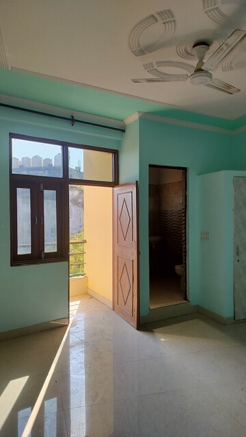 Room in 1 BHK Builder Floor at Ignou Road – for Rent