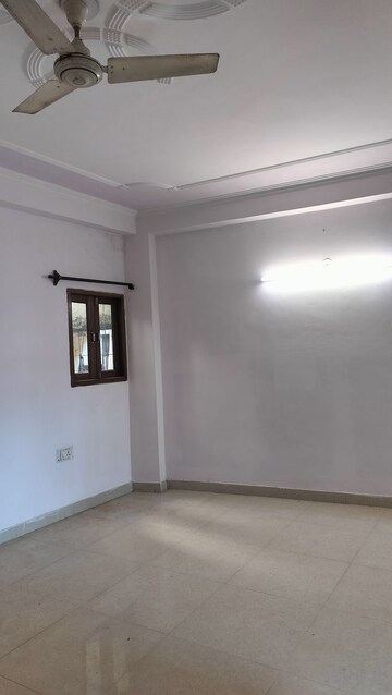 Room in 1 BHK Builder Floor at Ignou Road – for Rent