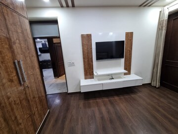 Room in 3 BHK Builder Floor at Ansal Sushant Lok I, Sector 43 – for Rent