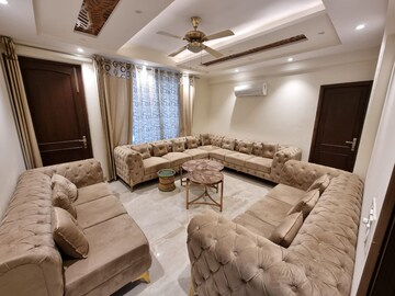 Living Room in 3 BHK Builder Floor at Ansal Sushant Lok I, Sector 43 – for Rent