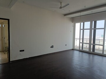 Room in 4 BHK Apartment at Mahagun Mezzaria, Sector 78 – for Rent