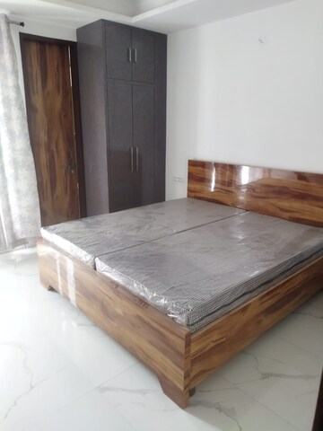 Bedroom in 3 BHK Builder Floor at DLF City Gurgaon, Sector 27 – for Rent