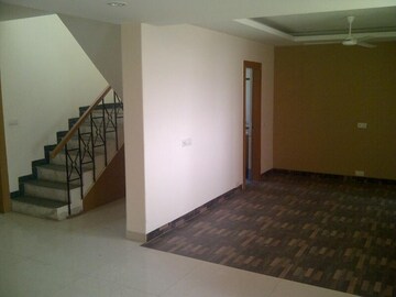 Room in 5 BHK Penthouse at Vipul Greens, Sector 48 – for Rent