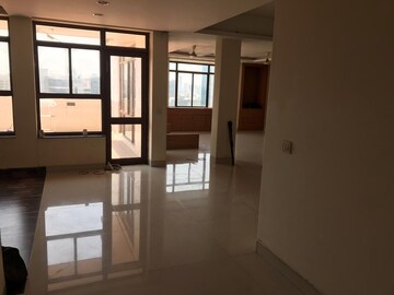 Room in 5 BHK Penthouse at Vipul Greens, Sector 48 – for Rent